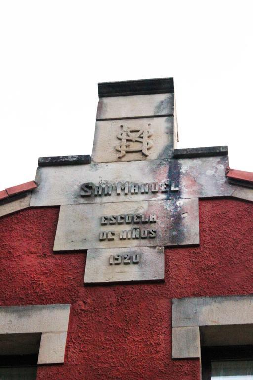 Escuelas De Fuentes Villaviciosa  Esterno foto